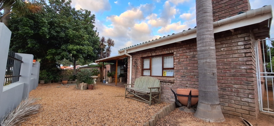 4 Bedroom Property for Sale in Riversdale Western Cape